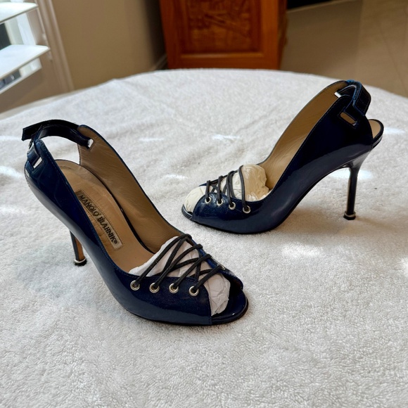 Manolo Blahnik Navy Patent Leather Lace-Up Peep Toe Heels 35.5 - Picture 1 of 2
